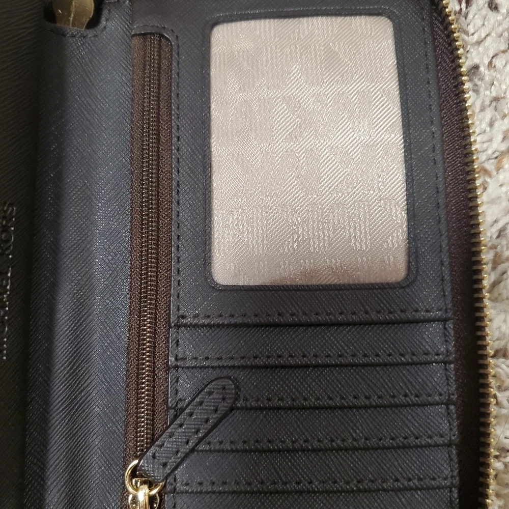 Micheal Kors Signature Wristlet
